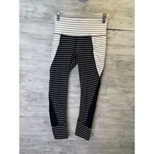 Athleta Chaturanga Capri XS Womens Black White Striped Cropped Athletic Wear